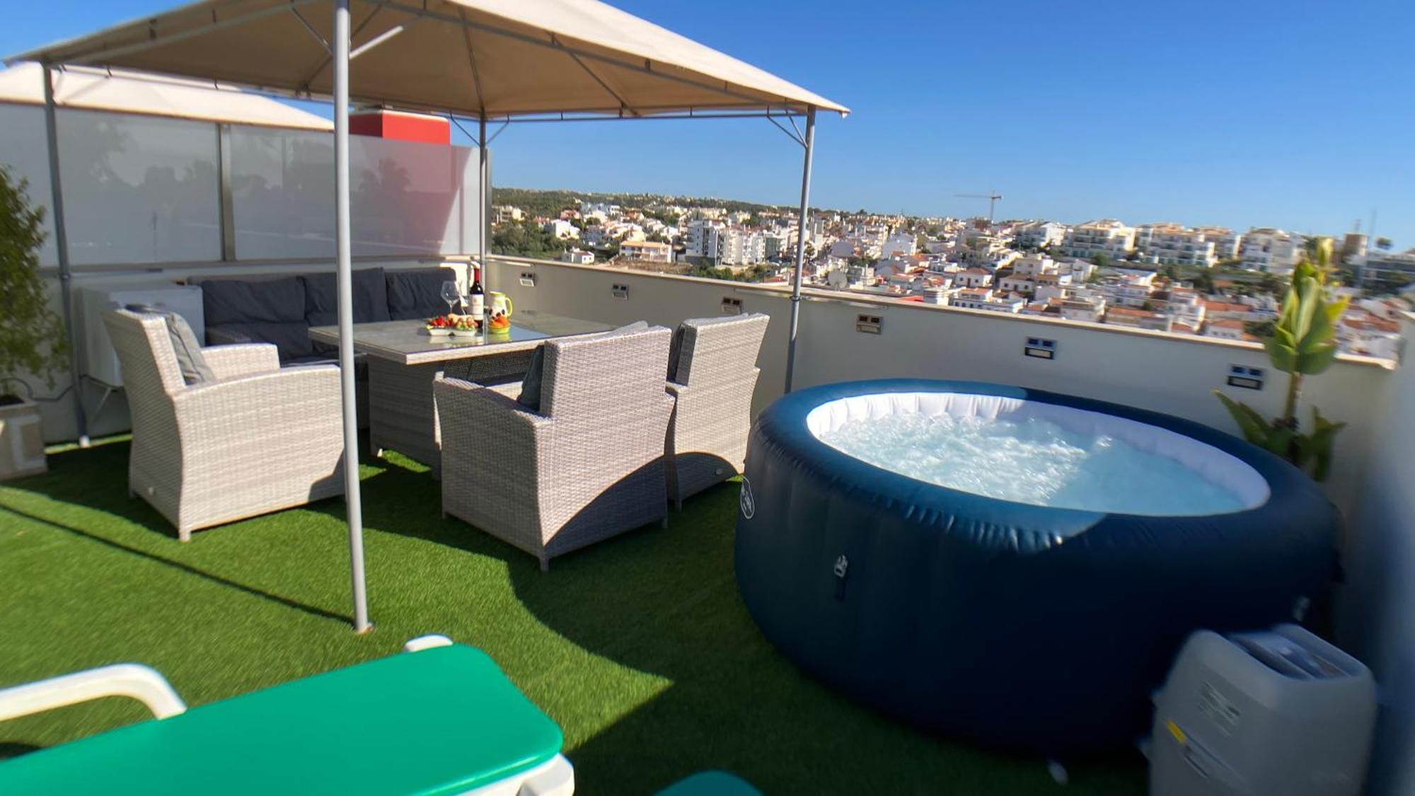Beta - 2 Bedrooms, Private Rooftop Patio With Hot Tub, Bbq And View Appartamento